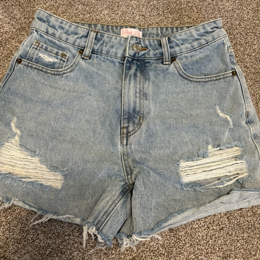 Pink Lily Jean shorts size 27 brand new just bought a week ago!